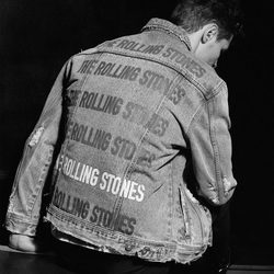 Chaqueta vaquera de los Rolling Stones de Zara