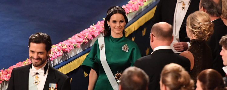 Sofia Hellqvist con una discreta diadema de diamantes en los Premios Nobel 2016