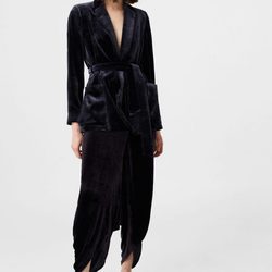 Chaqueta y pantalón de terciopelo de Mango para Navidad 2016