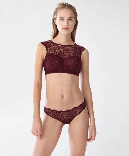 Top de encaje rojo de Oysho para Navidad 2016
