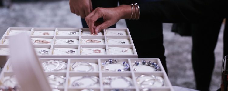 Pulseras y colgantes de la colección Navidad 2016 de Pandora