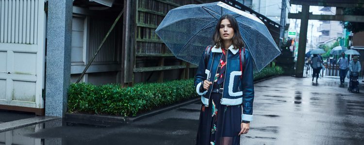 Alma Jodorowsky con una chaqueta de cuero de Mango colección 'Journeys' invierno 2017