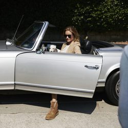 Rosie Huntington-Whiteley con unas botas de cordones de UGG invierno 2017