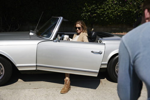 Rosie Huntington-Whiteley con unas botas de cordones de UGG invierno 2017
