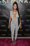 Nicki Minaj con un jumpsuit plateado en la celebración del año nuevo en Miami