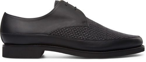 Zapatos negros de la colección masculina de Cartujano primavera/verano 2017