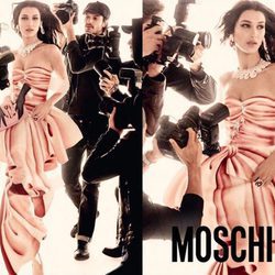 Bella Hadid con un vestido rosa de Moschino primavera/verano 2017