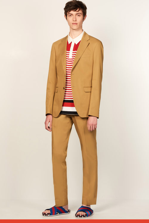Traje de color camel de Tommy Hilfiger primavera/verano 2017