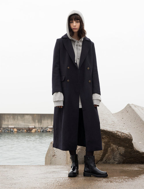 Abrigo de estilo navy de Pull&Bear invierno 2017