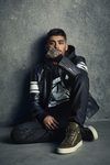 Zayn Malik con unas sneakers verdes de su colección de calzado para Giuseppe Zanotti