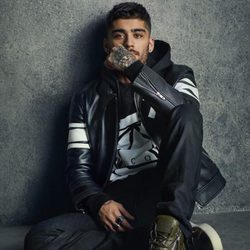 Zayn Malik con unas sneakers verdes de su colección de calzado para Giuseppe Zanotti
