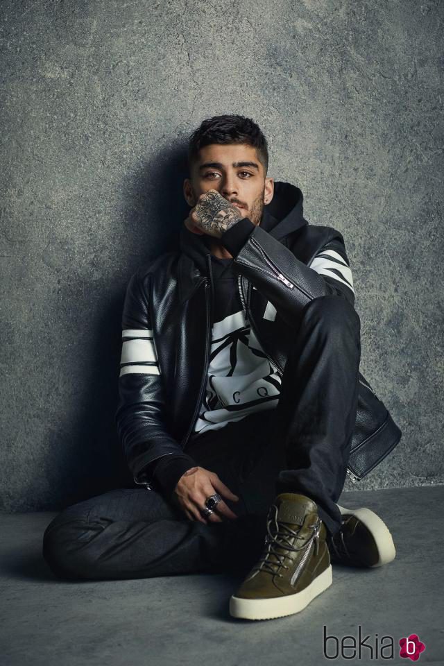 Zayn Malik con unas sneakers verdes de su colección de calzado para Giuseppe Zanotti
