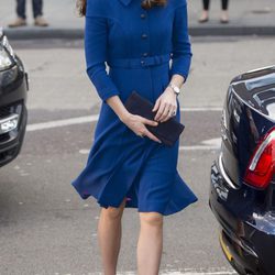 Kate Middleton con un look british volviendo al trabajo