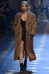 Sofía Richie con un abrigo de paño de Dolce & Gabbana otoño/invierno 2017/2018 en la Milán Fashion Week