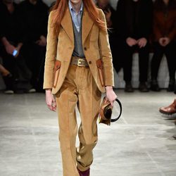 Traje de chaqueta de Prada otoño/invierno 2017/2018 en la Milán Fashion Week
