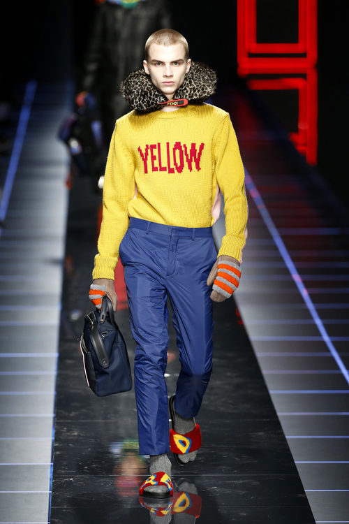 Jersey de lana amarillo de Fendi otoño/invierno 2017/2018 en la Milán Fashion Week