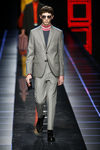 Traje de chaqueta gris perla de Fendi otoño/invierno 2017/2018 en la Milán Fashion Week