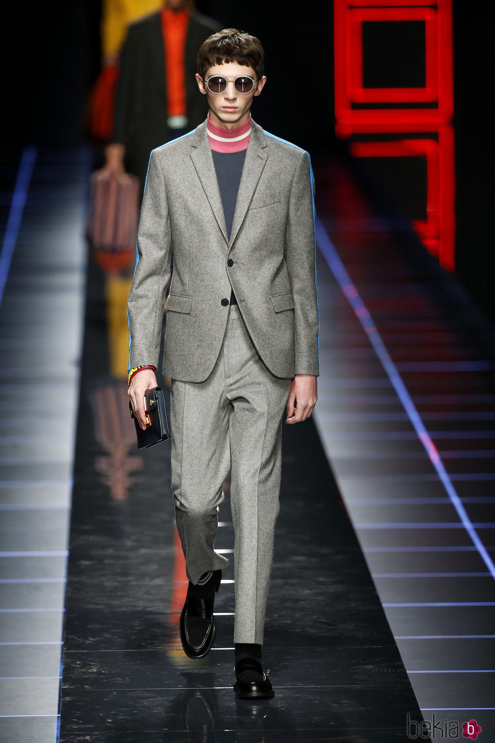 Traje de chaqueta gris perla de Fendi otoño/invierno 2017/2018 en la Milán Fashion Week