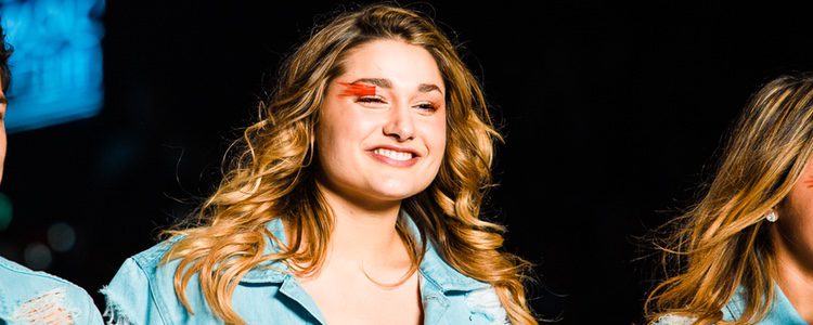 Sasha Meneghel en la pasarela de la Semana de la Moda de Brasil