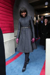 Michelle Obama con un abrigo acampanado en 2009