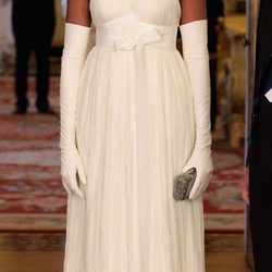 Michelle Obama con un vestido blanco en su visita a Reino Unido en 2011