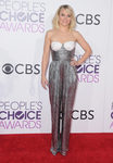 Kristen Bell con un jumpsuit metalizado en los People's Choice Awards 2017