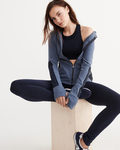 Sudadera azul de Abercrombie & Fitch invierno 2017