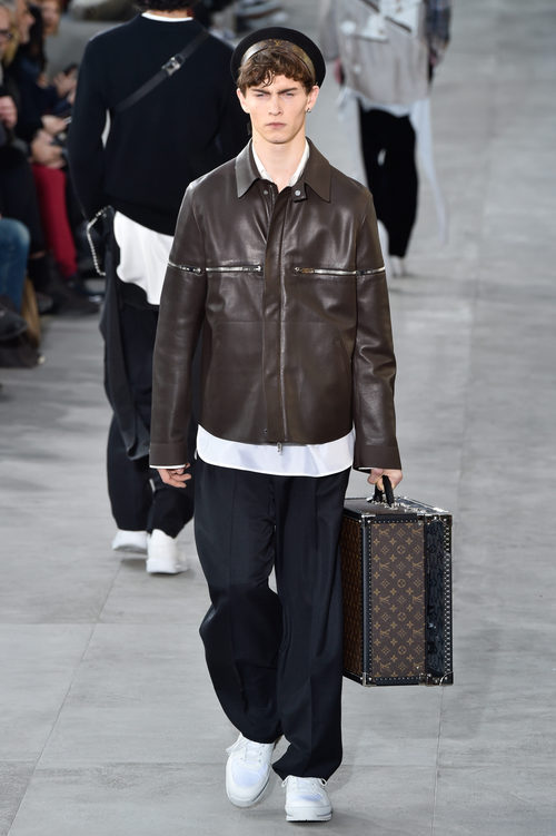 Chaqueta de piel de Louis Vuitton y Supreme otoño/invierno 2017/2018 en la París Fashion Week