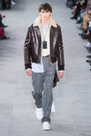 Chaqueta estilo aviador de Louis Vuitton y Supreme otoño/invierno 2017/2018 en la París Fashion Week