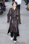 Gabardina de piel de Louis Vuitton y Supreme otoño/invierno 2017/2018 en la París Fashion Week
