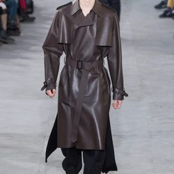 Gabardina de piel de Louis Vuitton y Supreme otoño/invierno 2017/2018 en la París Fashion Week