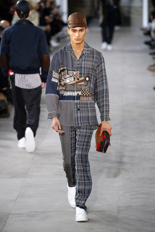 Total look pijamero de Louis Vuitton y Supreme otoño/invierno 2017/2018 en la París Fashion Week