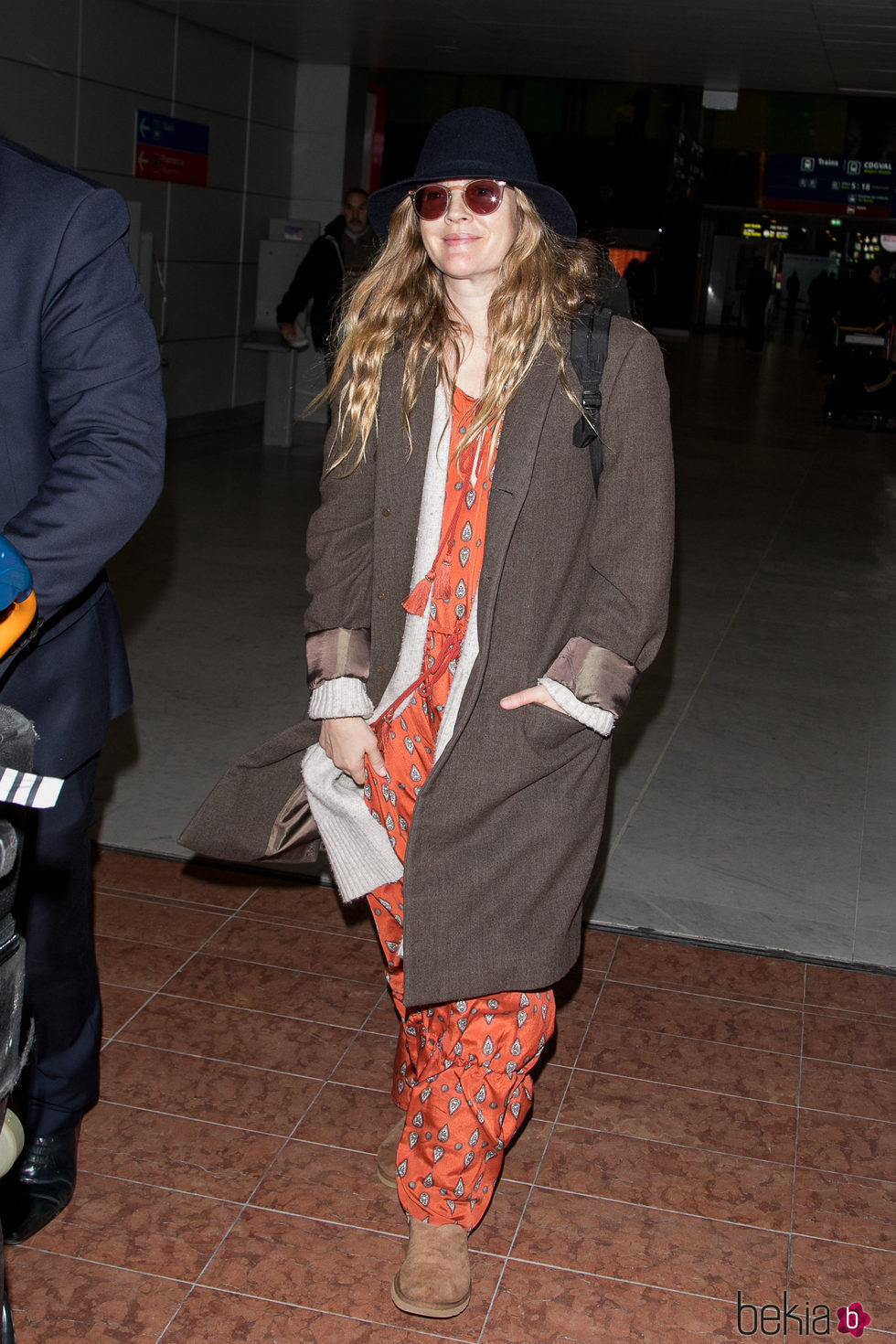 Drew Barrymore con un look peculiar en las calles de París
