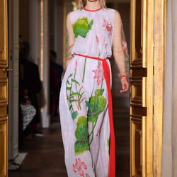 Mono blanco con estampado natural de Schiaparelli en la Semana de la Alta Costura de París primavera/verano 2017