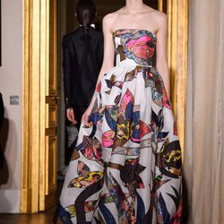 Vestido palabra de honor estampado de Schiaparelli en la Semana de la Alta Costura de París primavera/verano 2017