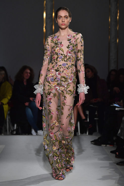 Vestido floral de Giambattista Valli primavera/verano 2017 en la Semana de la Alta Costura de París