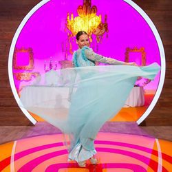 Eva González con un vestido aguamarina en la final de 'Masterchef Junior'