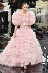 Vestido vaporoso en rosa pastel Chanel en la Semana de la Alta Costura primavera/verano 2017