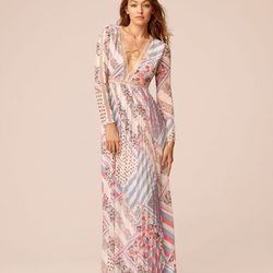 Gigi Hadid con un vestido de su propia colección primavera/verano 2017 con Tommy Hilfiger