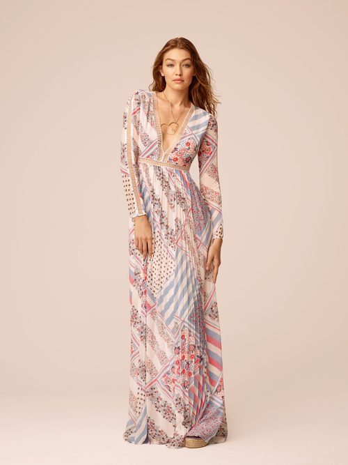 Gigi Hadid con un vestido de su propia colección primavera/verano 2017 con Tommy Hilfiger