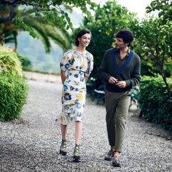 Andrés Velencoso y McKenna Hellam con prendas de la primavera/verano 2017 de Salvatore Ferragamo