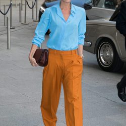 Victoria Beckham con un look minimal en las calles de París