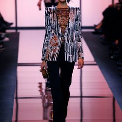 Blazer con hombreras de Giorgio Armani Privé primavera/verano 2017 en la Semana de la Alta Costura de París