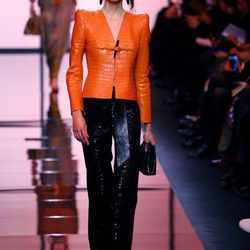 Chaqueta de piel de Giorgio Armani Privé primavera/verano 2017 en la Semana de la Alta Costura de París