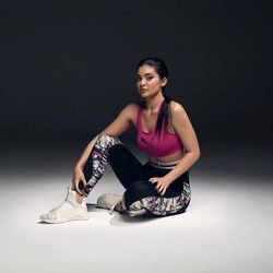 Kylie Jenner con un top rosa fucsia de Puma primavera/verano 2017