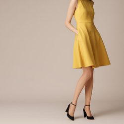 Vestido de vuelo amarillo de L.K.Bennett primavera/verano 2017