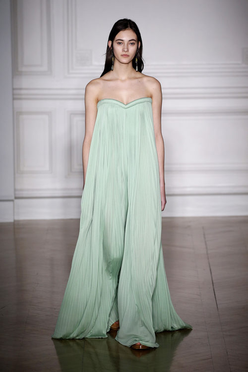 Vestido menta ancho de Valentino primavera/verano 2017 en la Semana de la Alta Costura de París