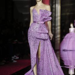 Vestido malva de Zuhair Murad primavera/verano 2017 en la Semana de la Alta Costura de París