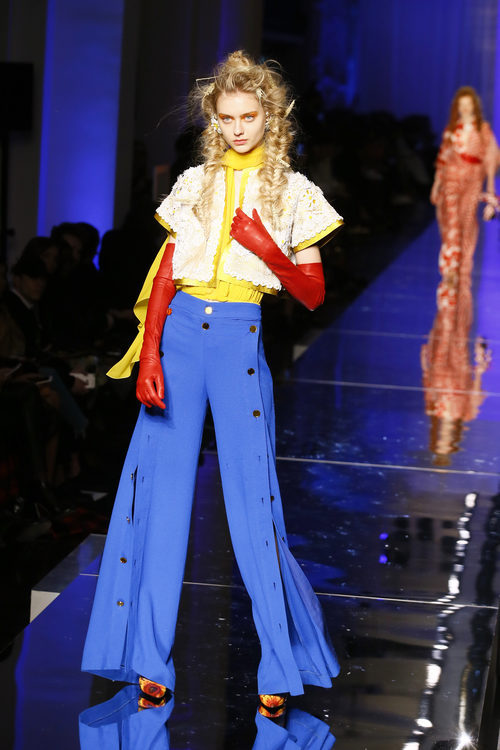 Chaqueta amarilla de Jean Paul Gaultier primavera/verano 2017 en la Semana de la Alta Costura de París
