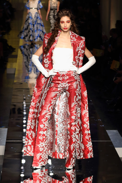 Traje floral de Jean Paul Gaultier primavera/verano 2017 en la Semana de la Alta Costura de París